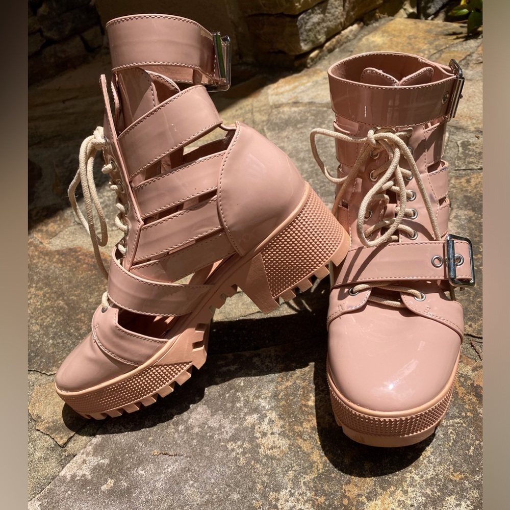 Cape Robbin Beyond chunky lace up, gladiator style boots size 6